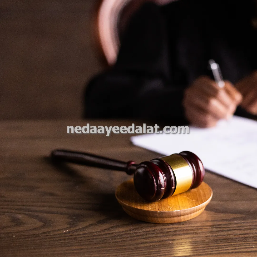 وکیل ملکی برای بررسی اسناد و قراردادهای خرید و فروش املاک در مشهد